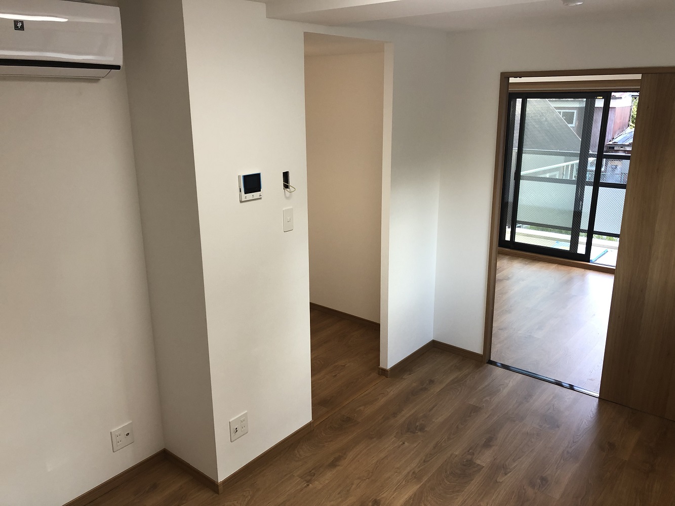 居室・リビング　別部屋モデルルームの写真です