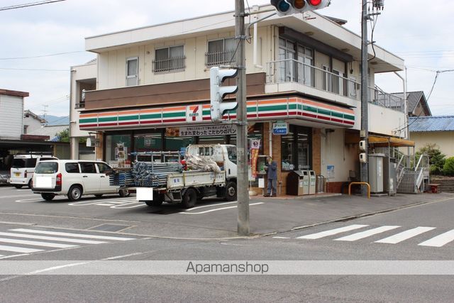 コンビニ　セブン－イレブン尾道向島店（コンビニ）まで569m