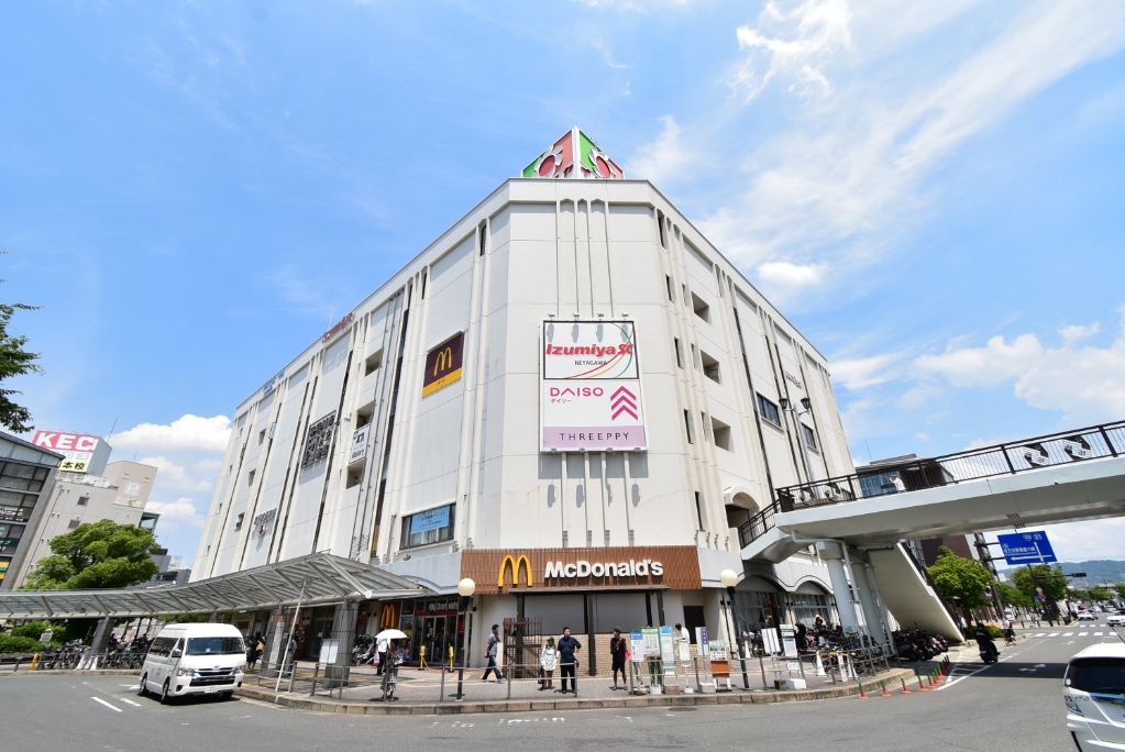 スーパー　イズミヤ寝屋川店（スーパー）まで992m