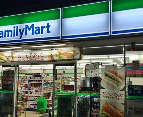 コンビニ　ファミリーマート 太田新井町店（コンビニ）まで353m