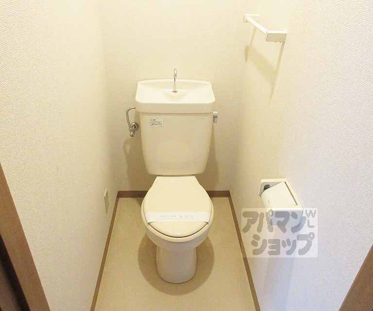トイレ　広々としたお手洗いです。