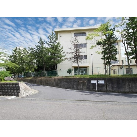 中学校　仙台市立将監中学校（中学校）まで528m
