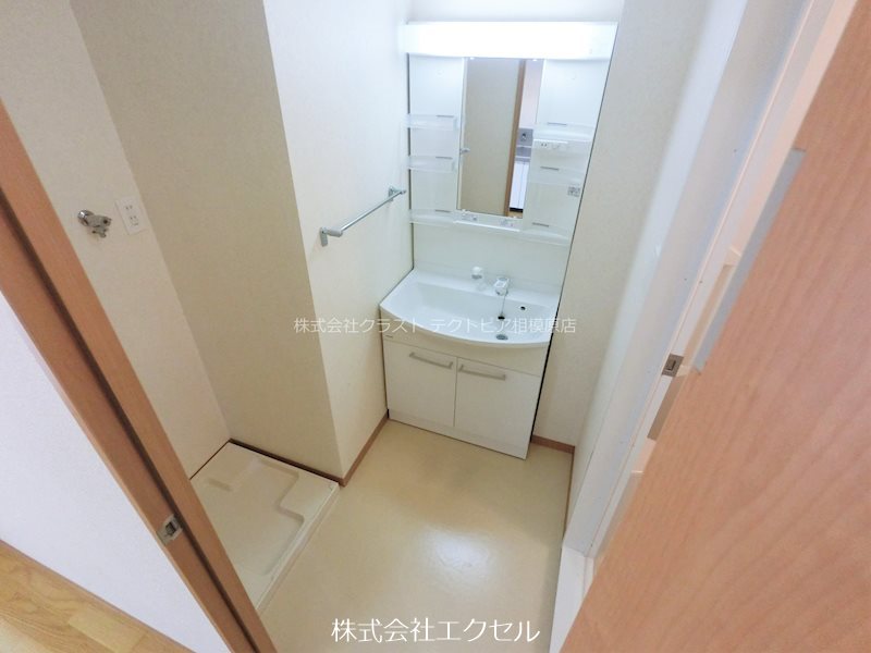 洗面設備　シャワー付き洗面化粧台です。