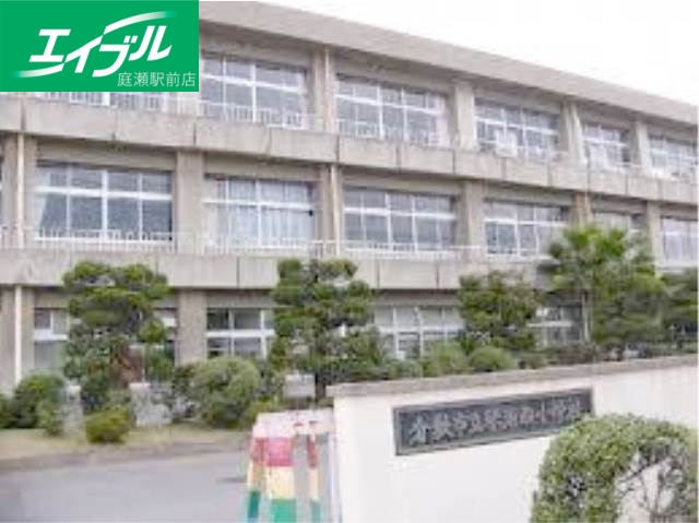 小学校　倉敷市立琴浦西小学校（小学校）まで319m
