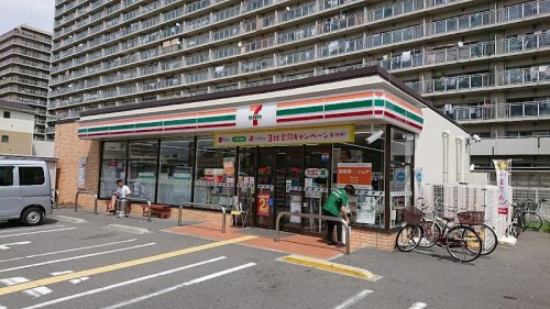 コンビニ　セブンイレブン 大阪西三国3丁目店（コンビニ）まで548m