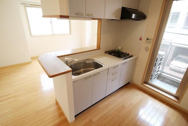 キッチン　☆キッチンカウンター完備で調理の楽しみが膨らみます☆