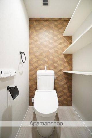 西鉄天神大牟田線 高宮駅 徒歩15分 8階建 築2年のトイレ写真