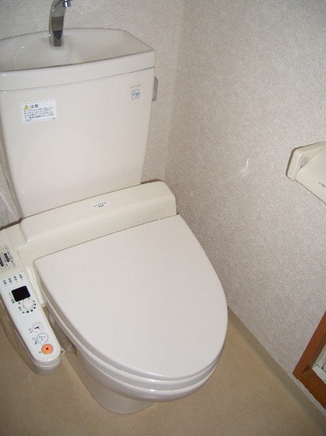 地下鉄空港線 唐人町駅 徒歩4分 10階建 築24年のトイレ写真