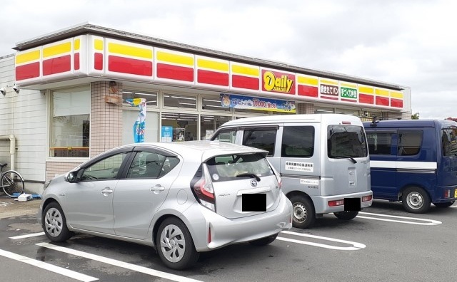 コンビニ　デイリーヤマザキ（コンビニ）まで350m