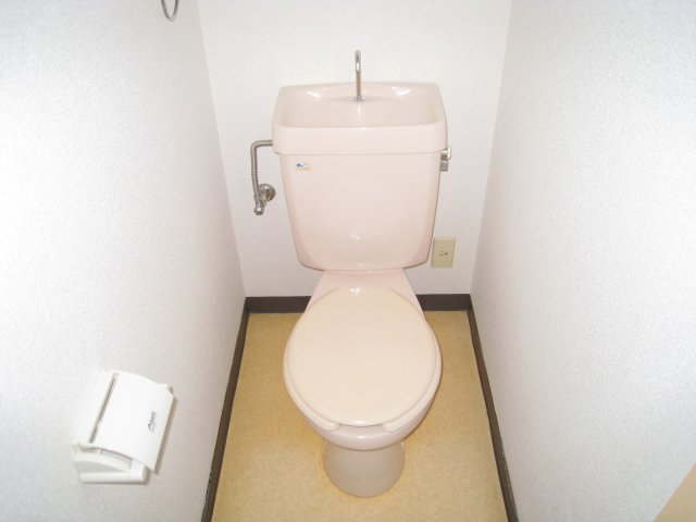 トイレ　同物件別号室のものです。