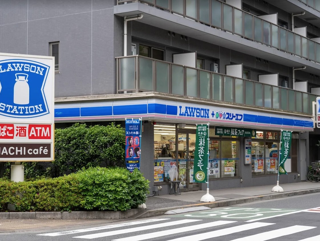 コンビニ　ローソン・スリーエフ港区港南三丁目店（コンビニ）まで211m