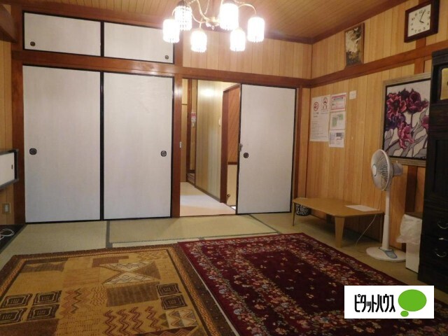 西三国3丁目貸家の居間写真