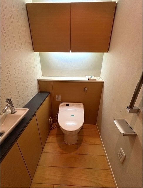 都営浅草線 高輪台駅 徒歩7分 10階建 築21年のトイレ写真