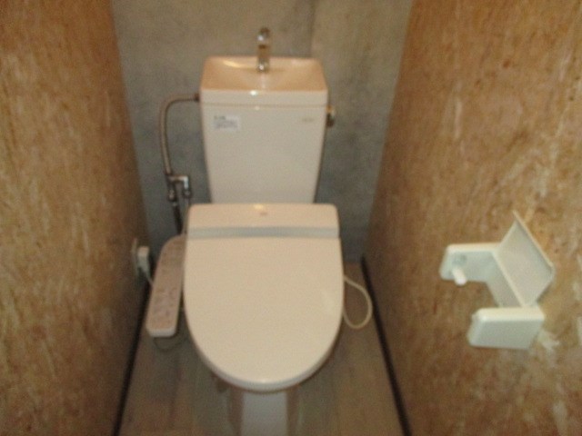 トイレ　※写真は903号室のものです。