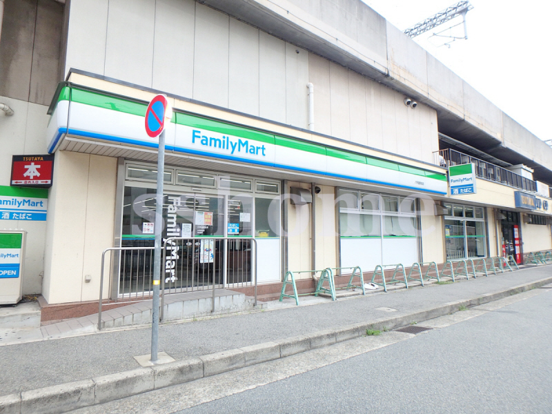 コンビニ　ファミリーマート（コンビニ）まで160m