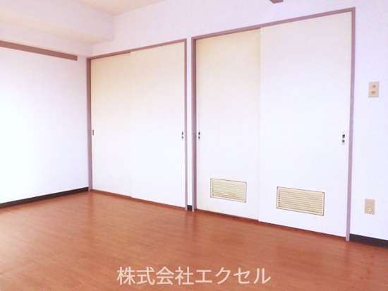 ＪＲ中央線 西八王子駅 徒歩8分 4階建 築42年の居間写真