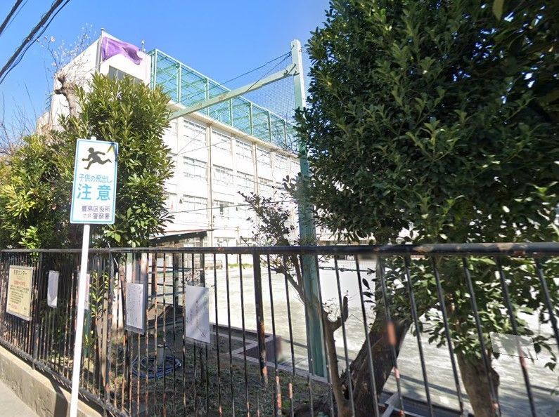 小学校　豊島区立池袋第一小学校（小学校）まで380m