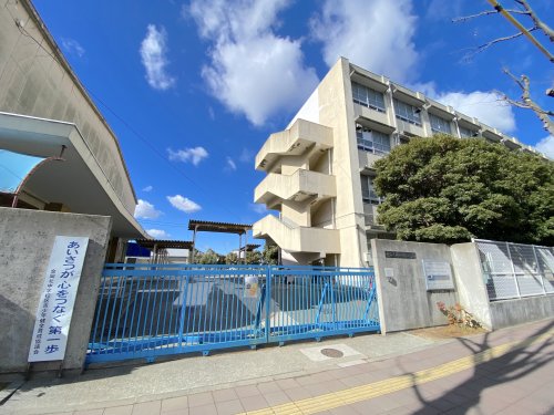 小学校　堺市立新金岡東小学校（小学校）まで707m