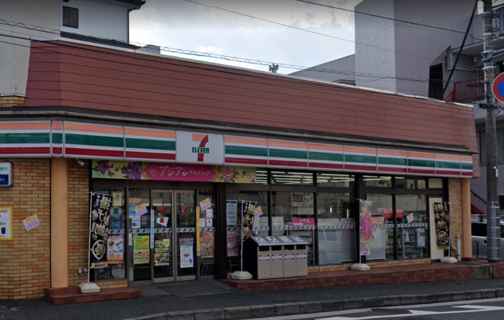 コンビニ　セブンイレブン 横浜小机町店（コンビニ）まで360m