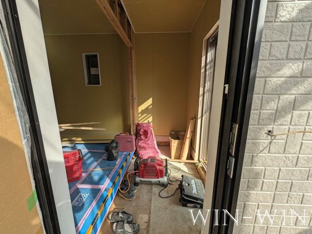 Paw House 柱の玄関写真