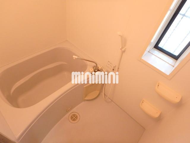 バス・シャワールーム　窓があり水まわりの換気もしやすいです。