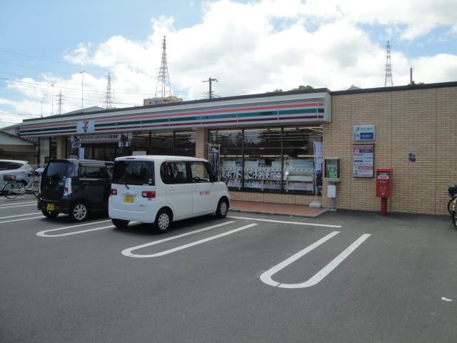 コンビニ　セブンイレブン（コンビニ）まで400m