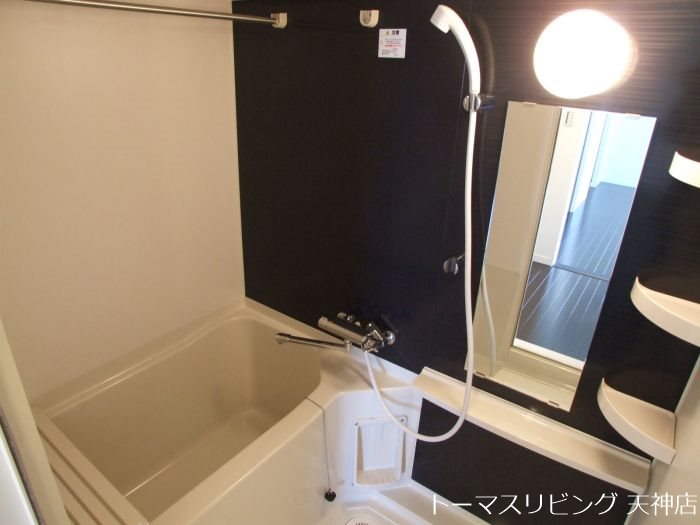 地下鉄七隈線 渡辺通駅 徒歩8分 15階建 築17年の風呂写真