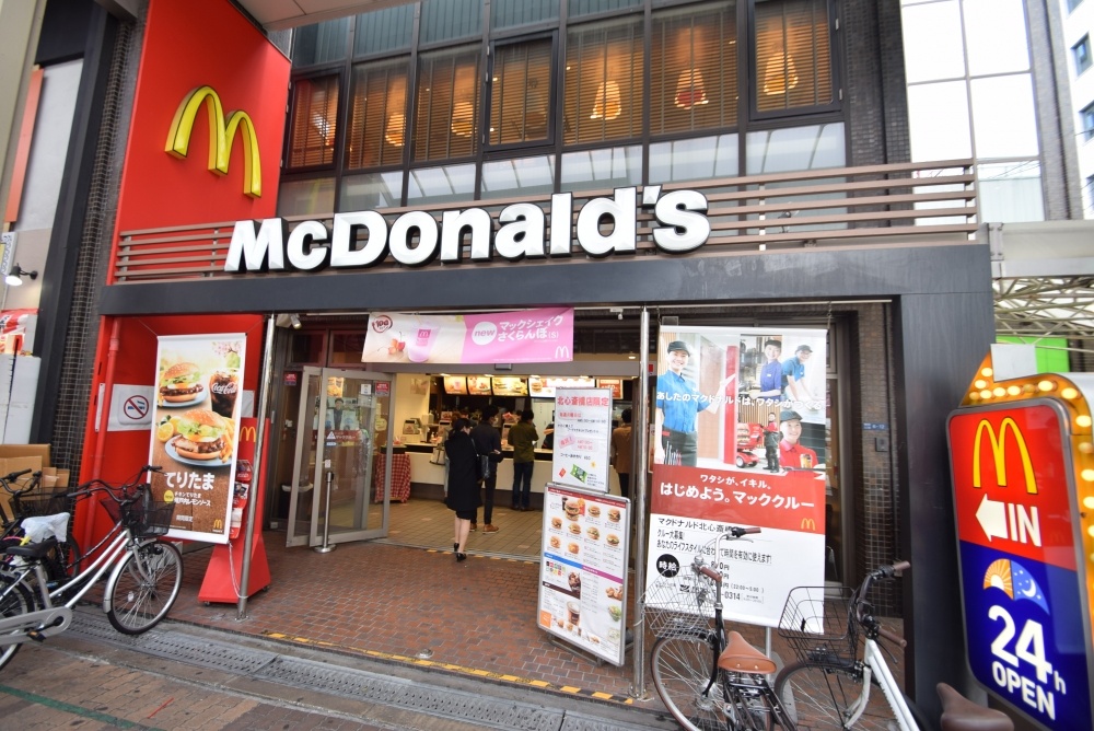飲食店　マクドナルド北心斎橋店（飲食店）まで689m