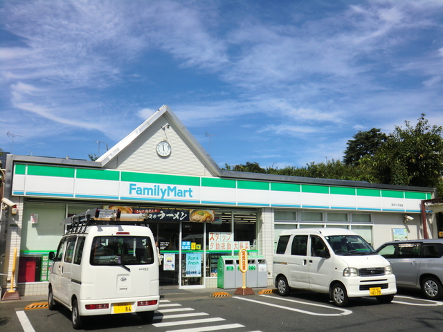 コンビニ　ファミリーマート深沢二丁目店（コンビニ）まで207m