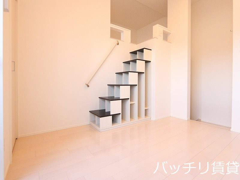 居室・リビング　同型タイプの為、現状を優先致します。