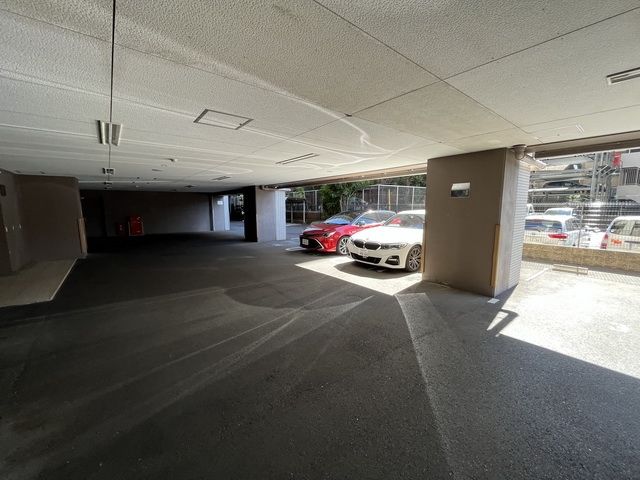 駐車場　駐車場