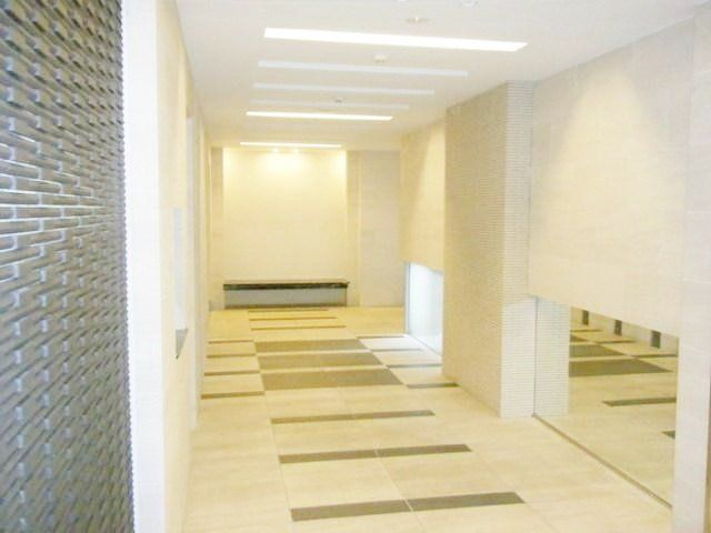 その他共有部分　★キレイで広いエントランス★