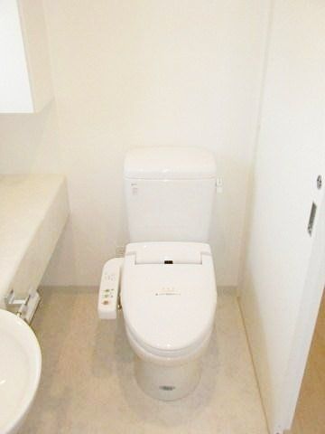 トイレ　★トイレは温水洗浄便座完備★