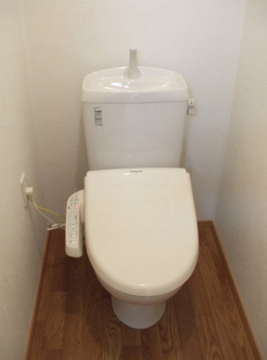 ＪＲ総武線 阿佐ケ谷駅 徒歩6分 2階建 築18年のトイレ写真