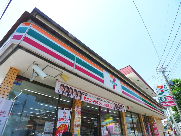 コンビニ　セブンイレブン東田町店（コンビニ）まで300m