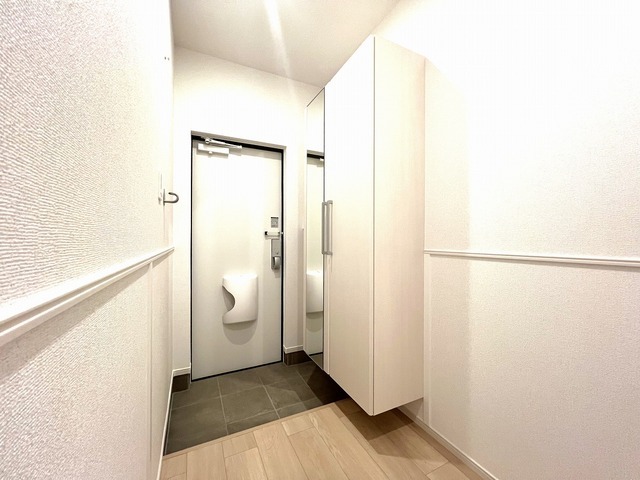大曲日の出町 2階建の玄関写真
