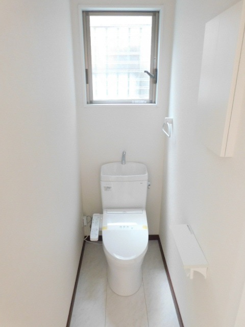 東武東上線 朝霞駅 徒歩13分 2階建 築4年のトイレ写真