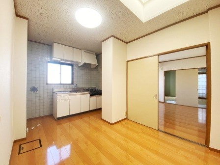 クリエイト高澤の居間写真
