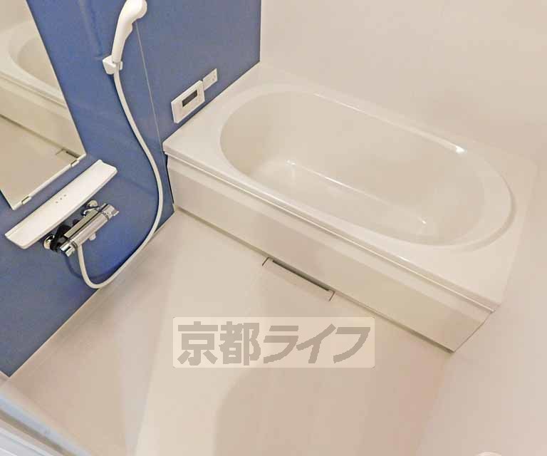 バス・シャワールーム　追炊き機能付きお風呂です。