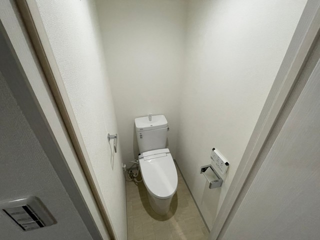 地下鉄御堂筋線 昭和町駅 徒歩4分 7階建 築33年のトイレ写真