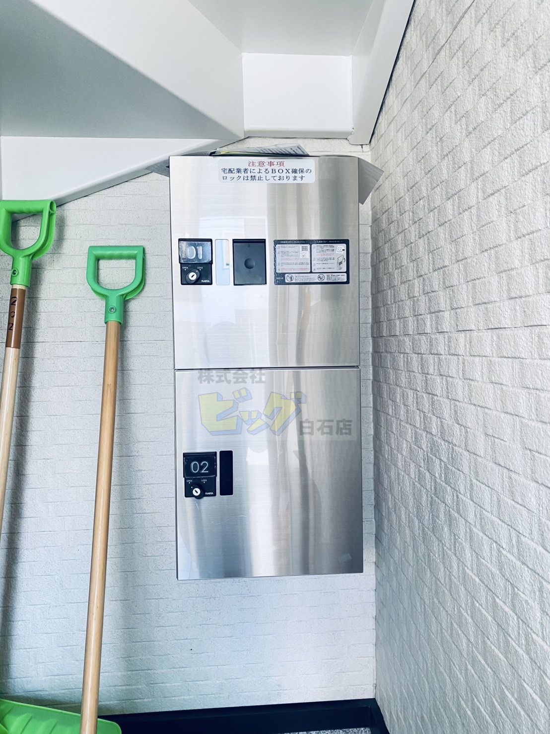 エントランス　留守中も荷物が受け取れて便利な宅配ＢＯＸしています♪