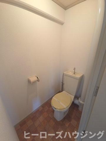 トイレ　※同タイプの写真となり、実際のお部屋とは異なる場合があります