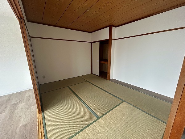 阪急宝塚線 蛍池駅 徒歩10分 5階建 築35年の居間写真