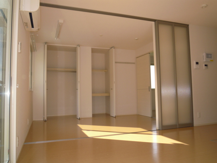 居室・リビング　※画像と反転タイプのお部屋です