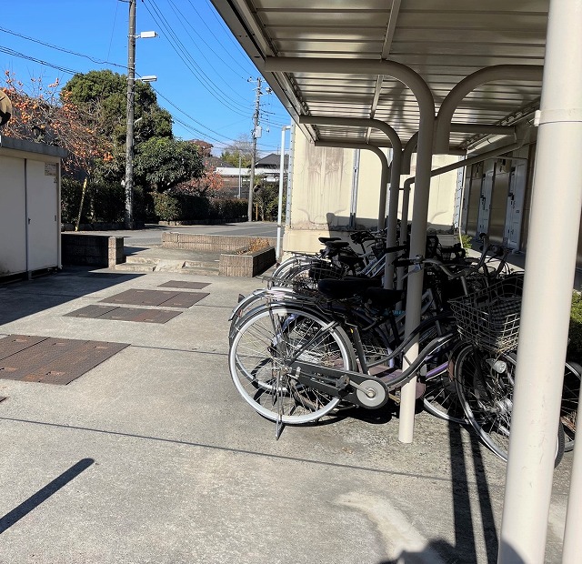 その他設備　屋根付き駐輪場完備