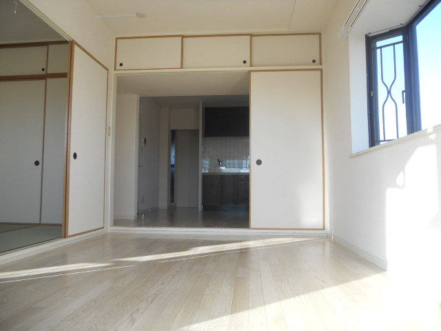 居室・リビング　和室の部屋は、洋室に変更となります。