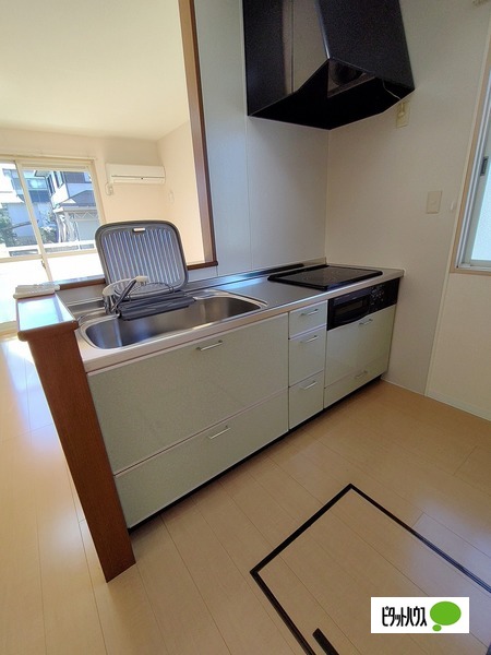 キッチン　同物件別部屋