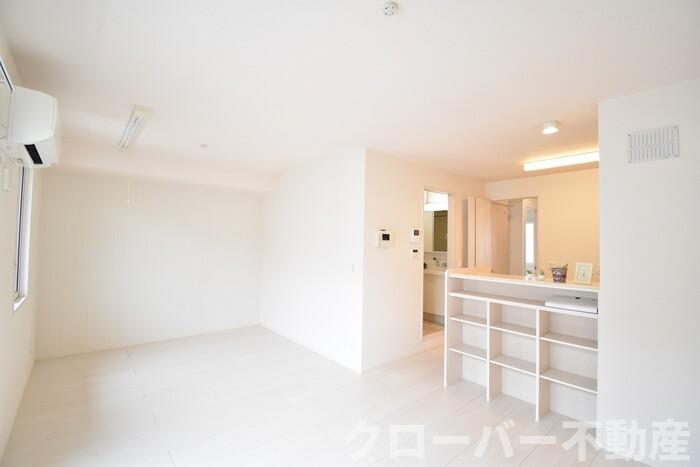 ＪＲ予讃線 宇多津駅 徒歩61分 2階建 築10年の居間写真