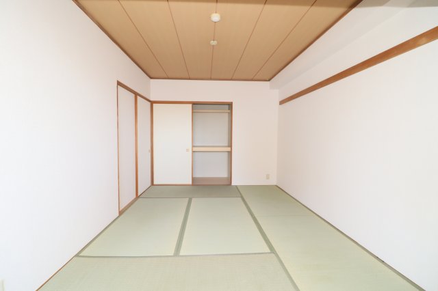 フォーラム三番館の居間写真