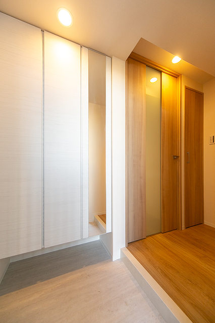 玄関　※写真は同タイプ住戸です。